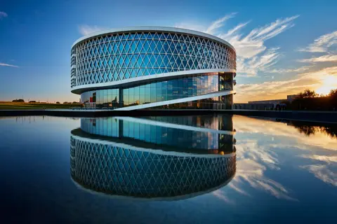 One-Campus_glorious-exterior_1920-jpg.png